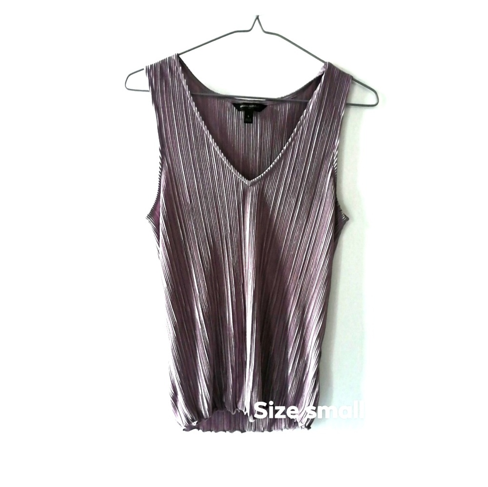 Lavendar banana republic tank